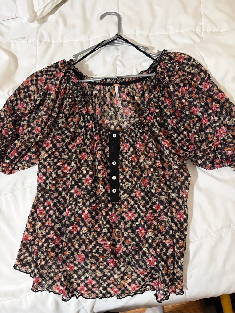 Floral Puff-Sleeve Sheer Blouse in Black and Pink